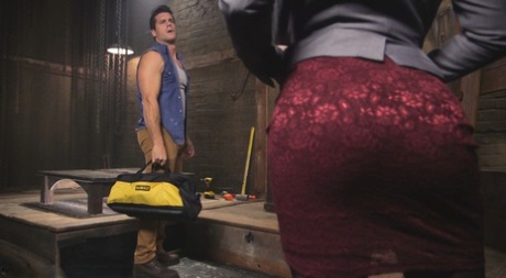 Абеллу Дэнджер беспомощно удерживают, прежде чем сделать минет и испытать шок картинка 2