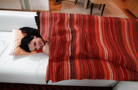 Порнозвезда с большой грудью Алетта Оушен позирует обнаженной и занимается диким сексом картинка 5