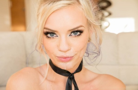 Горячую блондинку Алекс Грей дважды трахают парой длинных членов картинка 20