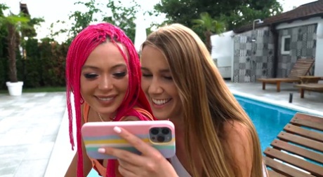 Solstice Sc 2 Лесбиянка Анальный секс втроем картинка 1