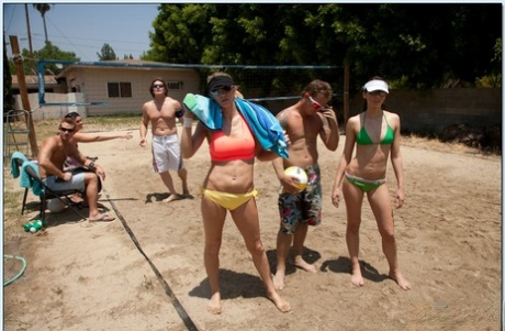 Толстая жена Элисон Тайлер просверлила свою пизду и кончила на свое хорошенькое личико картинка 2