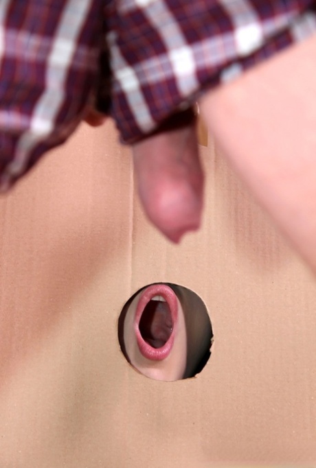 Белокурая невеста Энджел Вики отсасывает необрезанный член в дыре славы картинка 4