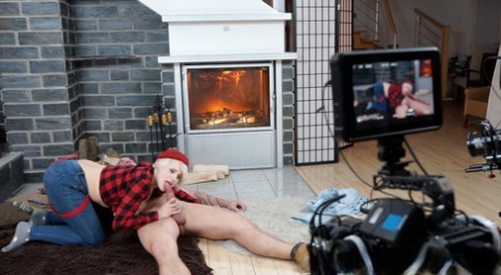 Брайану нравится вкус сочной киски Энджел, и он с наслаждением вылизывает ее картинка 8