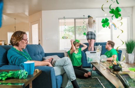 День святого Пэдди становится пикантным, когда близкие члены семьи собираются вчетвером картинка 1