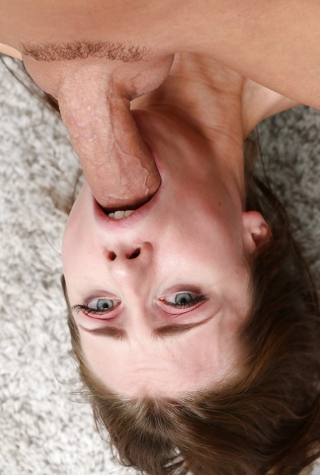 Жесткий трах в лицо и кончил в киску подростку Ане Олсен картинка 6