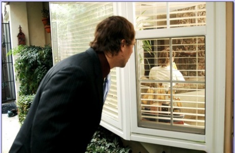 Разгоряченная азиатская жена Ава Дивайн получает сперму на свои огромные сиськи после секса картинка 2