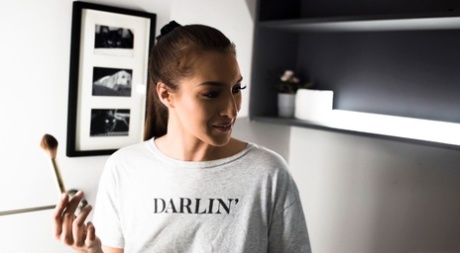 Девочки-подростки Кенна Джеймс и Белла Ролланд имеют свой первый лесбийский опыт картинка 1