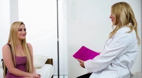 Блейк Блоссом превращена в лесбиянку своим врачом-женщиной Кэндис Дэйр картинка 1