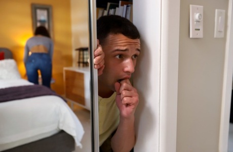 Сексуальная мамаша Кристал Раш заканчивает сексом со своим похотливым пасынком картинка 2