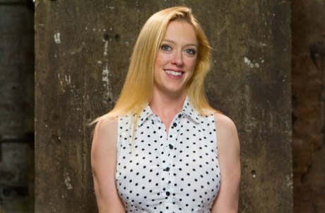 Пышная мамаша Ди Уильямс резвится во время болезненного сеанса бондажа картинка 13