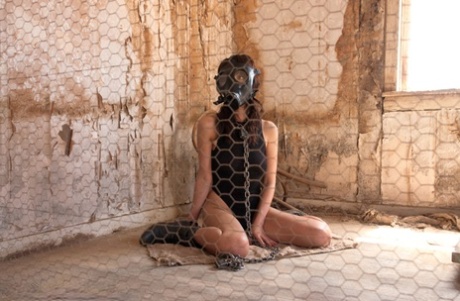 Женщин-рабынь принуждают к половым актам в пустынном месте картинка 1