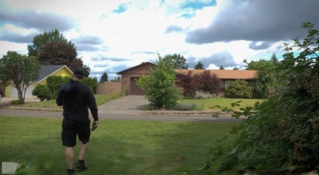 Стриптизерши Ди Уильямс и Алисса Линн оказываются связанными и сосут член картинка 3