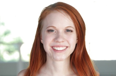 Рыжеволосая прядильщица Долли Литтл занимается жестким сексом на кровати картинка 16