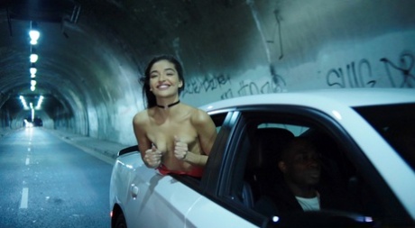 Горячая молоденькая Эмили Уиллис получает сперму на лицо после секса с большими черными членами картинка 3