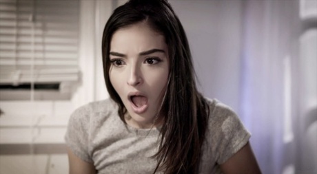 Девочка-подросток Джей Саммерс теряет девственность со своим дядей с помощью сестры картинка 5