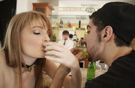 Пышногрудая красотка-подросток Фэй Рейган наслаждается чувственным трахом в киску картинка 2