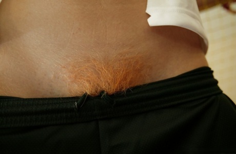 Рыжеволосая молоденькая Фэй Риган получила жесткий проникающий удар в свою тугую пизду картинка 2