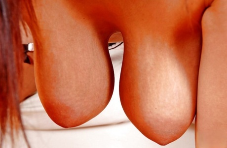 Сцена позирования грудастой милфы Джанны Майклс крупным планом картинка 15