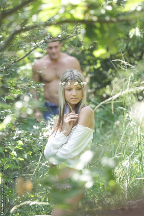 Сексуальная порнозвезда Дорис Айви занимается сексом на открытом воздухе и получает сперму от своего мужчины картинка 14