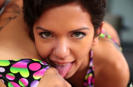 Латиноамериканских подростков в купальниках подцепили на пляже для горячего секса втроем картинка 6