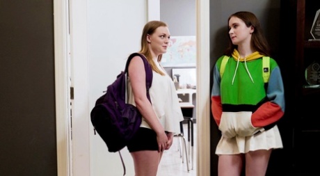 Две тинейджерки Хейзел Мур и Саманта Рейнс бок о бок пишут тест в картинка 4