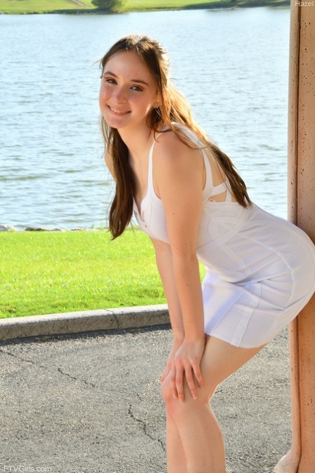 Натуральная рыжеволосая Хейзел сосет фаллоимитатор в обнаженном виде перед тренировкой в тренажерном зале картинка 2