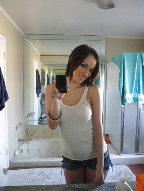 Красотка с большой задницей Джада Стивенс снимает бикини, чтобы показать свое тело картинка 7