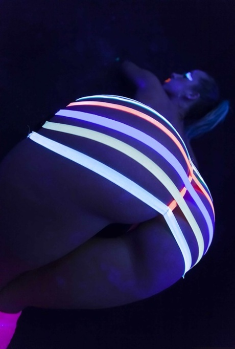 Потрясающая фетиш-сцена с похотливой леди по имени Джада Стивенс картинка 2