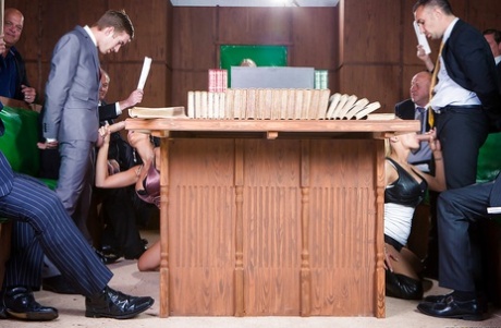 Офисные мамочки Жасмин Дже и Лулу сосут огромный член картинка 2