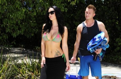 Джейден Джеймс дразнит сына своего бойфренда, а затем решает трахнуть его на улице картинка 2