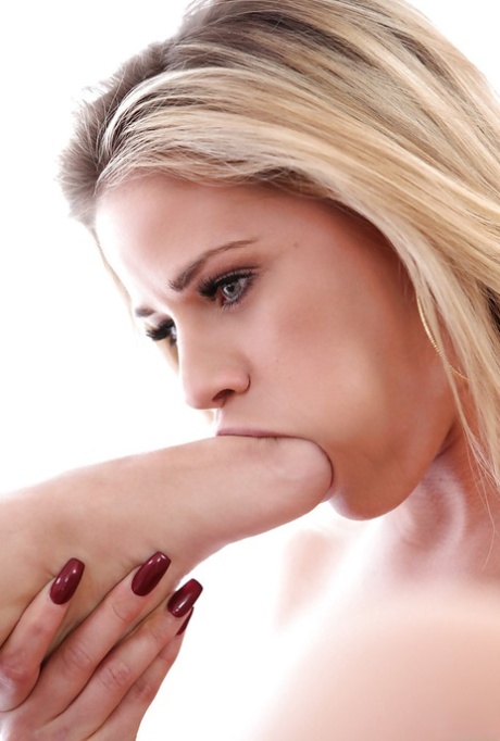 Молодые блондинки Джесса Роудс и Вайолет исследуют радости секса девушка с девушкой картинка 10