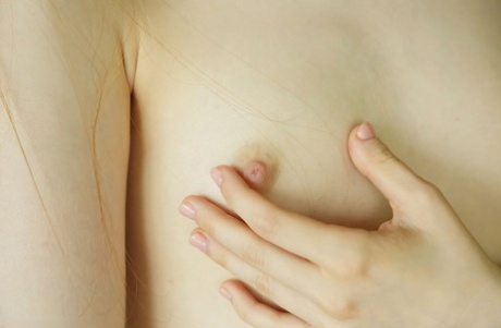 Молодая рыжеволосая Цзя Лисса с гордостью демонстрирует свой свежевыстриженный куст картинка 5