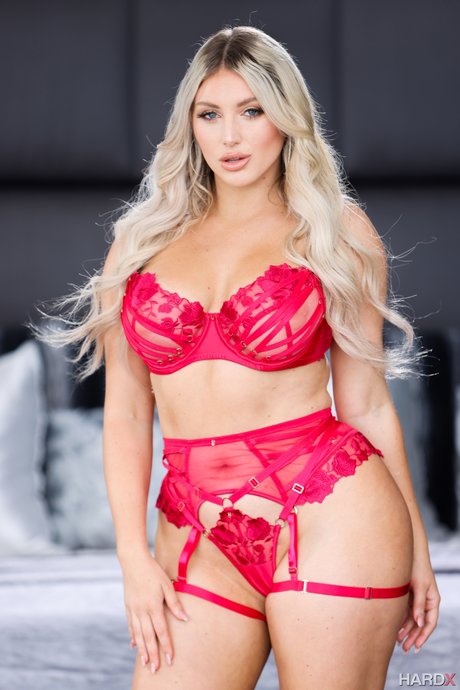 Жесткий Секс Двух грудастых блондинок с Одним Большим Членом картинка 1