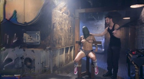 Латиноамериканка Кейша Грей спасает свой студенческий образ жизни, становясь секс-рабыней картинка 8