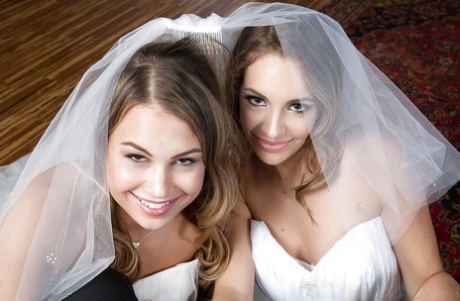 Извращенный секс втроем в первую брачную ночь с Кендалл Кайден и Кимми Грейнджер картинка 3