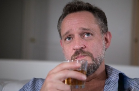 Межрасовые лесбиянки Лира Лоу и Кира Нуар трутся кисками друг о друга во время секса картинка 2