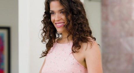 Дружеская рекомендация по массажу для всех девушек, Сцена 01 картинка 2