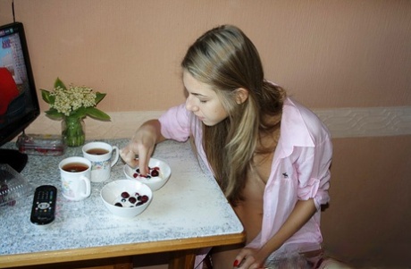 Подросток-любитель записывает на самодельную пленку все от пробуждения до принятия душа картинка 10