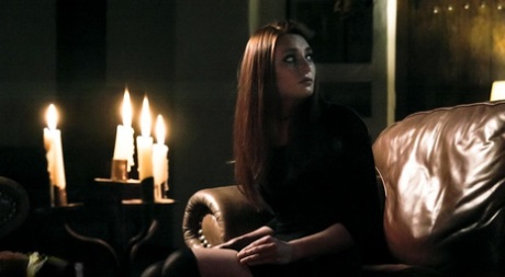 Новоиспеченная вдовица занимается сексом со своим покойным мужем, когда он возвращается в виде зомби картинка 6