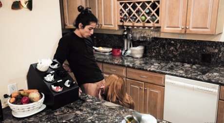 Рыжеволосая женщина Лейси Леннон щеголяет спермой после секса со своим пасынком картинка 4