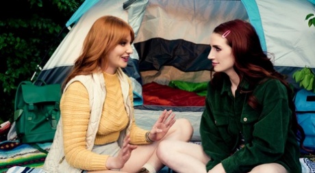 Лейси Леннон и Ария Карсон - соседи, которые решили вернуться на природу для картинка 2