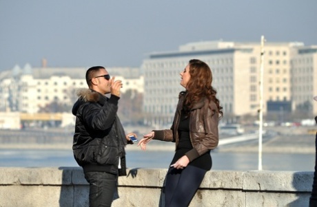 Зрелая женщина позволяет незнакомцу связать ее и жестко трахнуть в задницу картинка 2