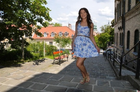 Женщины постарше и помоложе занимаются сексом с мужчиной после изучения лесбийских возможностей картинка 1