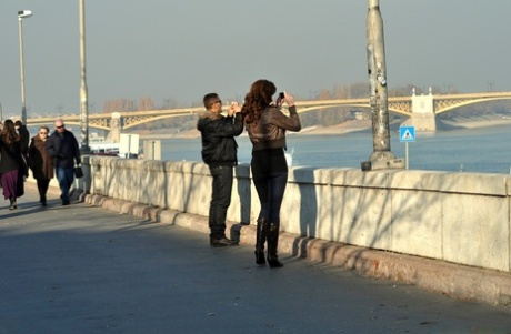 Зрелая женщина позволяет незнакомцу связать ее и жестко трахнуть в задницу картинка 1