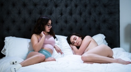 Web Young Я всегда ложусь спать обнаженной, Сцена 01 картинка 7