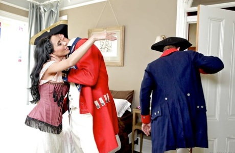 Потрясающая Лела Стар находится под арестом, но она предпочитает сексуальное наказание картинка 9