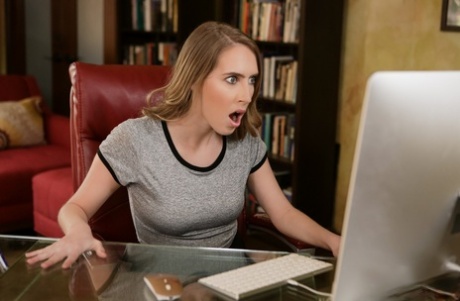 Массаж девушки с девушкой в мгновение ока превращается в лесбийский секс картинка 1