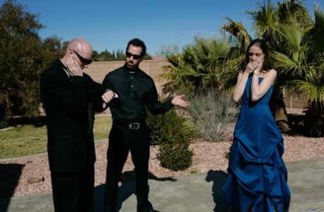 Грудастая милфа-членососка Лиза Энн делает минет и занимается диким сексом картинка 2