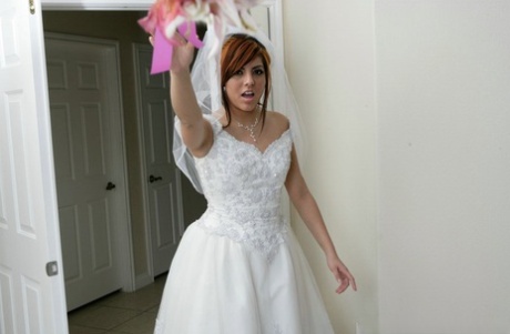 Грудастая милфа-членососка Лиза Энн делает минет и занимается диким сексом картинка 16