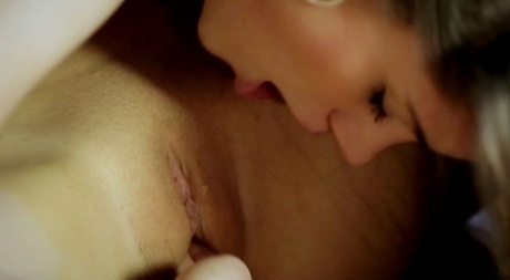 Потрясающе красивая Уитни Конрой позирует полностью обнаженной в образе лесной нимфы картинка 8